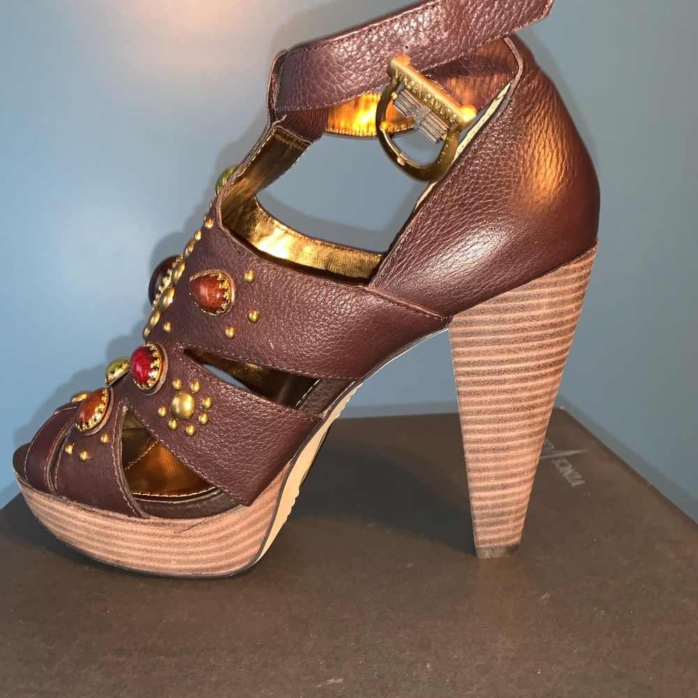Vince Camuto Platform Sandals with stones & studs - Picture 3 of 5